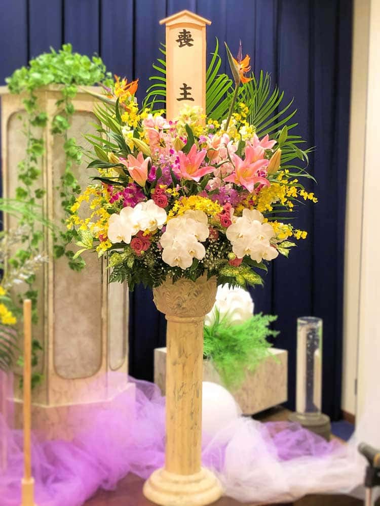 移動葬儀車といえば笠岡の葬儀場 吉相グループの株式会社絆の施主花の画像