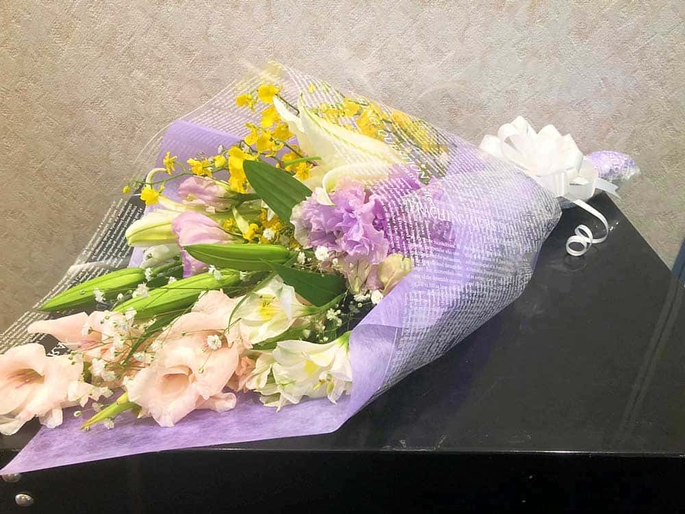 移動葬儀車といえば笠岡の葬儀場 吉相グループの株式会社絆の施主花の画像